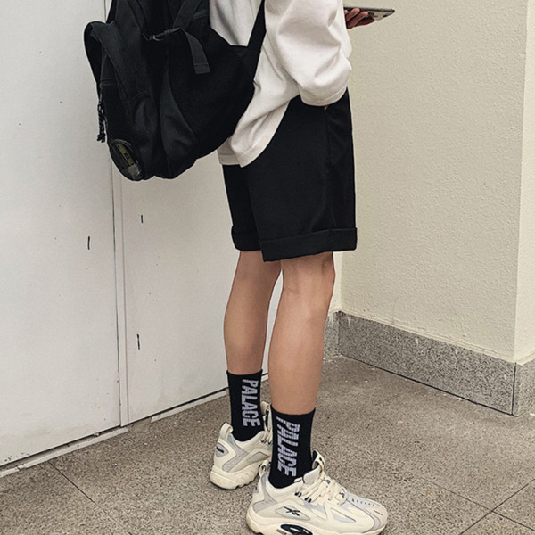 Modern férfi rövidnadrág fehér, fekete és barna színekben