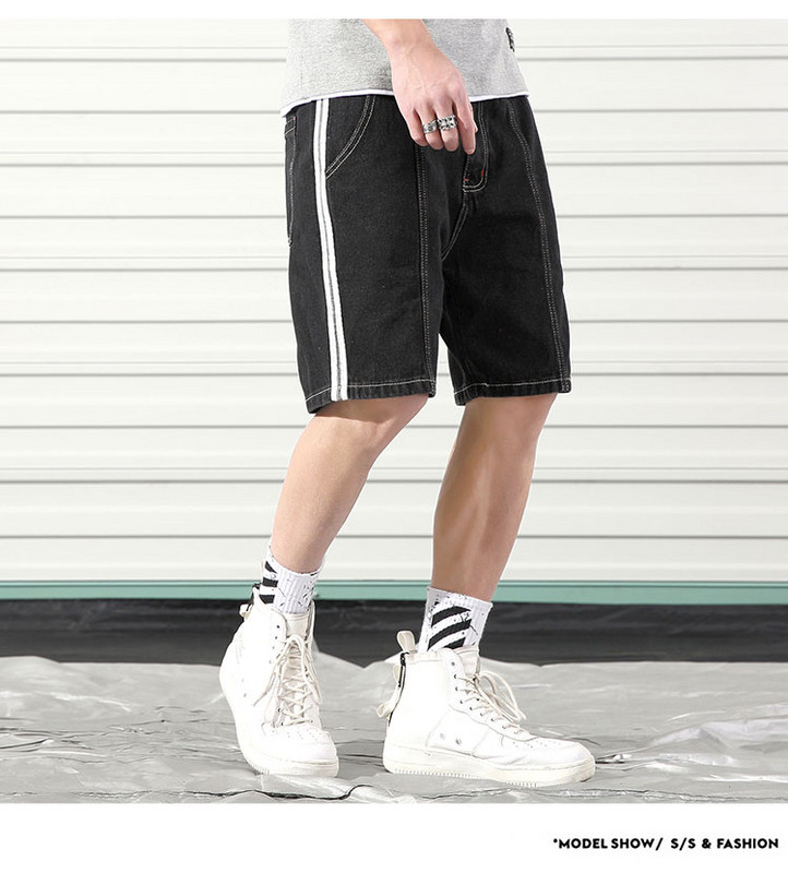 Divatos férfi rövidnadrág fekete színben