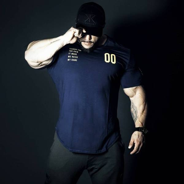 Modern férfi póló kék színben, feliratokkal