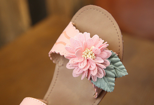 Modern szandál lányoknak 3D virág elemekkel