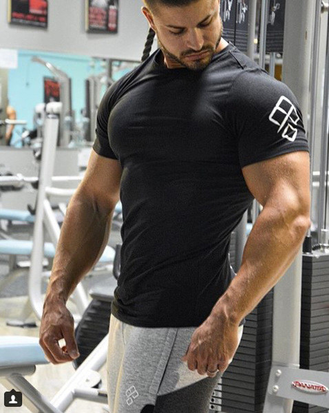 Egyszerű férfi póló fekete színben felirattal