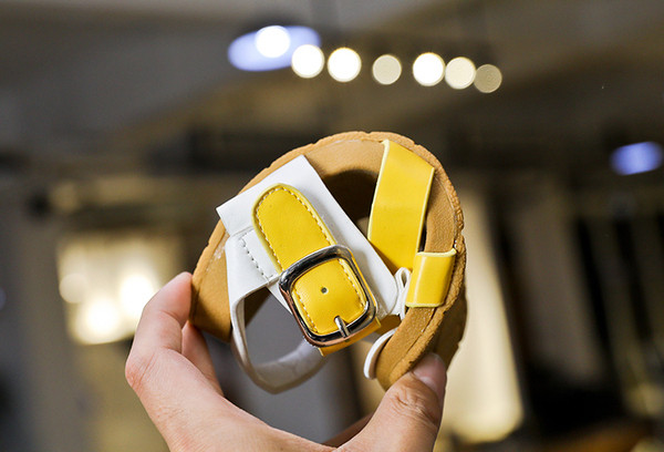 Gyerekszandál sárga és rózsaszín színben lányoknak