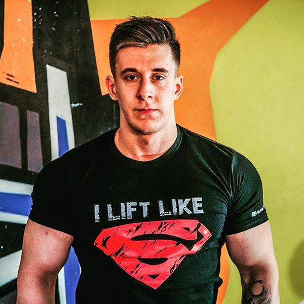 Modern férfi póló két színben rátéttel és O-nyakkal