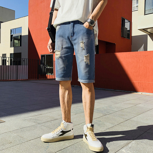 Modern férfi rövidnadrág szakadt motívummal három színben