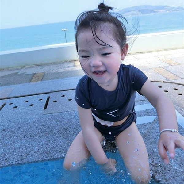 Gyermek fürdőruha két színben