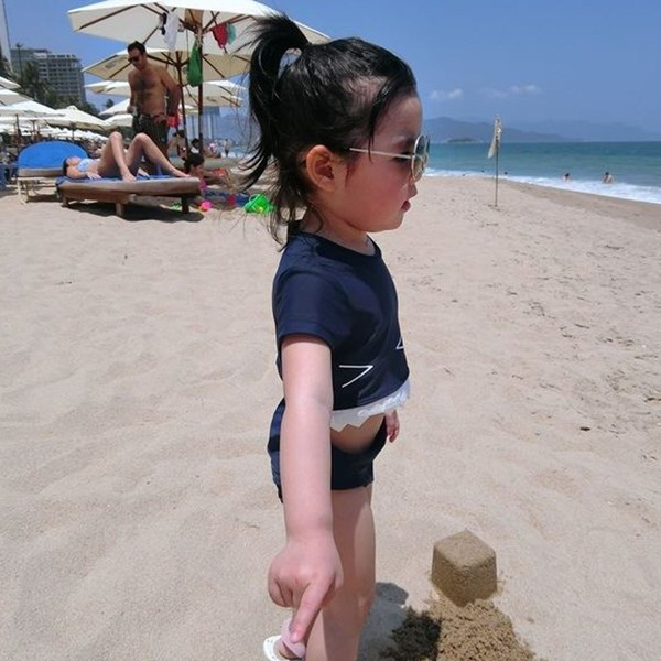 Gyermek fürdőruha két színben