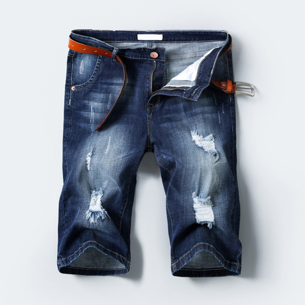 Modern férfi rövidnadrág szakadt motívumokkal, kék színben