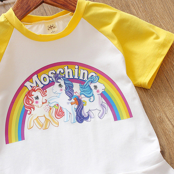 Alkalmi gyerekruha három színben, rátéttel és rövid ujjal