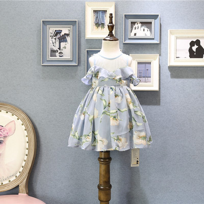 Стилна детска рокля разкроен модел с флорални мотиви 