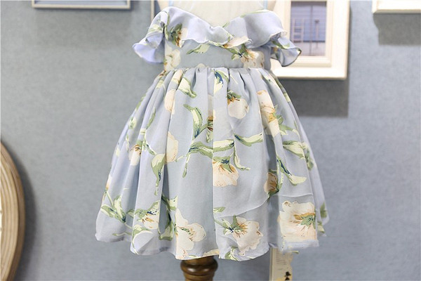 Stílusos gyerekruha modell virágos motívumokkal