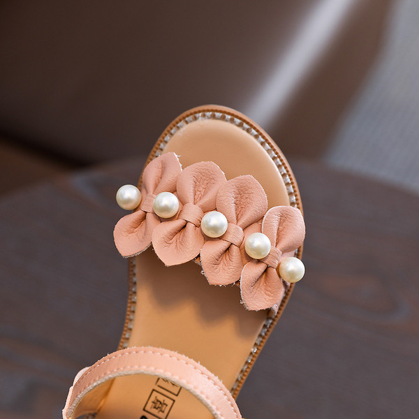 Gyöngydíszítésű lányszandál három színben