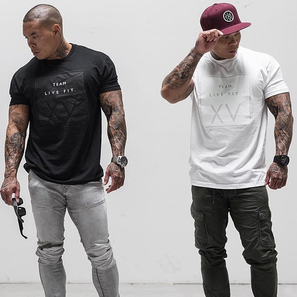 Férfi férfi póló fekete-fehér felirattal