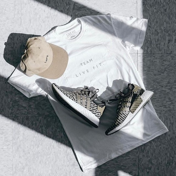 Férfi férfi póló fekete-fehér felirattal