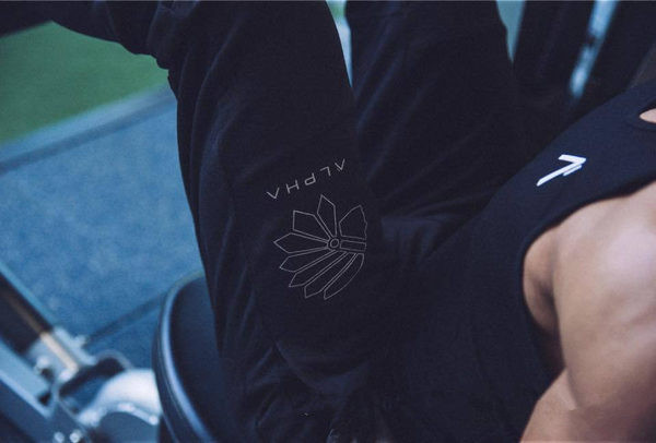 Alkalmi férfi sportnadrág rátéttel, három színben