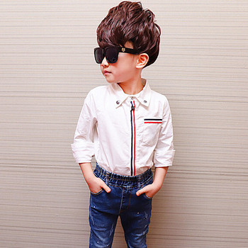 Κομψό παιδικό πουκάμισο για αγόρια σε λευκό και μαύρο χρώμα