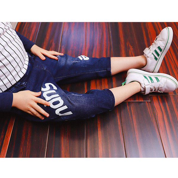 Modern gyerekfarmer fiúknak felirattal