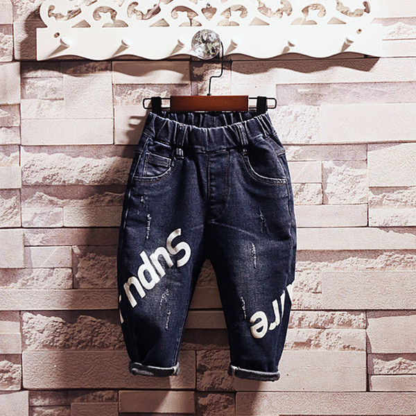 Modern gyerekfarmer fiúknak felirattal