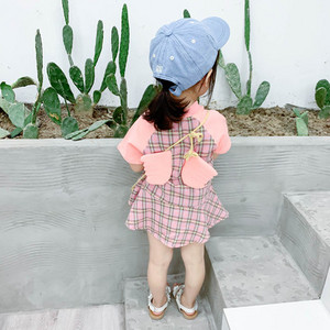 Modern gyerekruha lányoknak 3D elemmel a hátán, két modellben