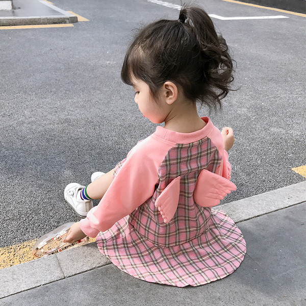 Modern gyerekruha lányoknak 3D elemmel a hátán, két modellben