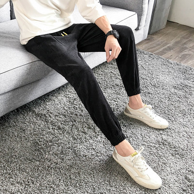 Divatos férfi nadrág nyakkendővel és emblémával, két színben