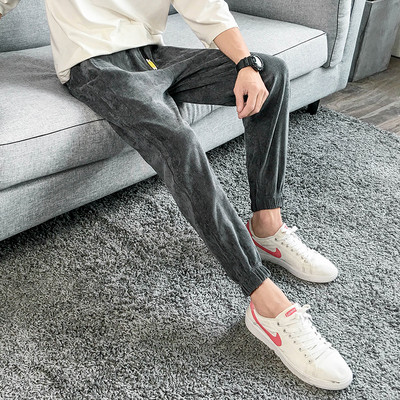 Divatos férfi nadrág nyakkendővel és emblémával, két színben