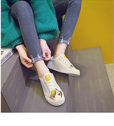 Modern női cipők fehér és fekete színben