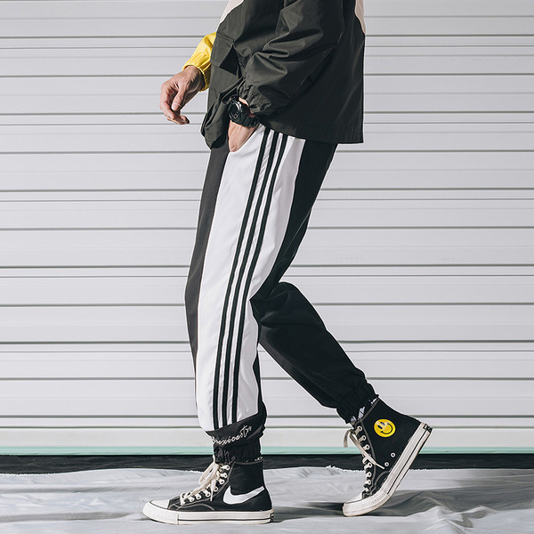 Férfi sportnadrág két párban, színes szegéllyel