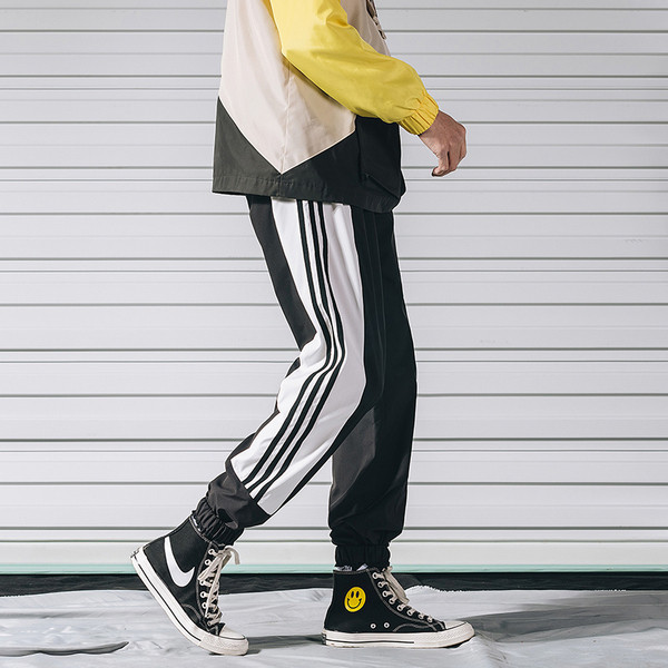 Férfi sportnadrág két párban, színes szegéllyel