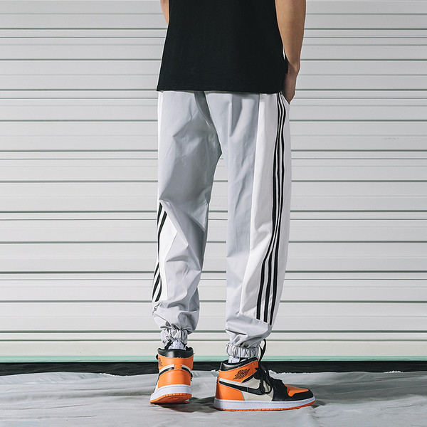 Férfi sportnadrág két párban, színes szegéllyel