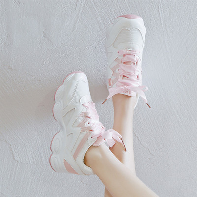 Női sportcipő fehér és rózsaszín színben