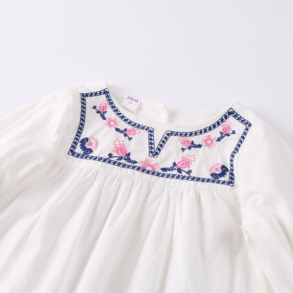 Gyerekruha lányoknak fehér hímzéssel