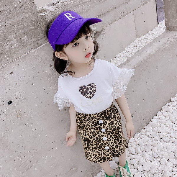 Gyerekkészlet lányoknak leopárdmintás szoknyával és pólóval több színben