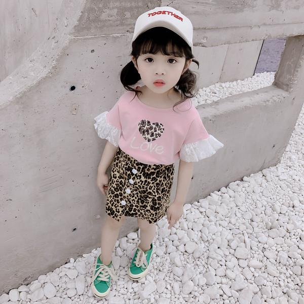 Gyerekkészlet lányoknak leopárdmintás szoknyával és pólóval több színben