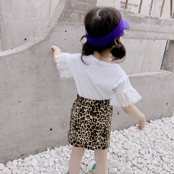 Gyerekkészlet lányoknak leopárdmintás szoknyával és pólóval több színben