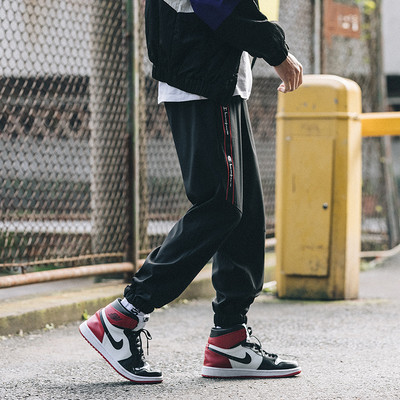 Pantaloni de bărbați sport și casual cu inscripții în trei culori