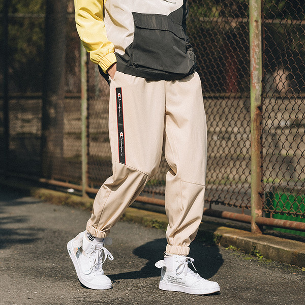 Pantaloni de bărbați sport și casual cu inscripții în trei culori