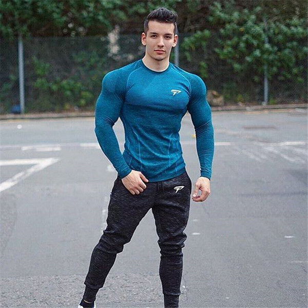 Bluza sport barbati in trei culori cu aplicatie