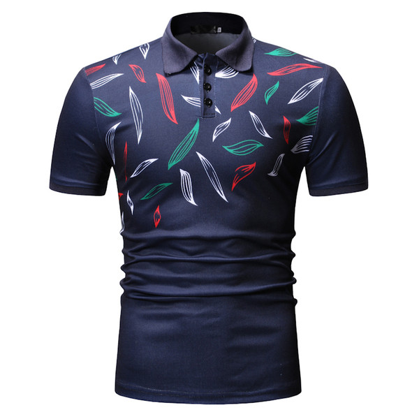 Férfi póló gallérral és színes nyomattal fekete és kék színben