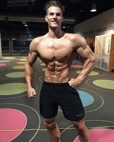 Sport és alkalmi férfi nadrág három színben nyakkendőben felirattal