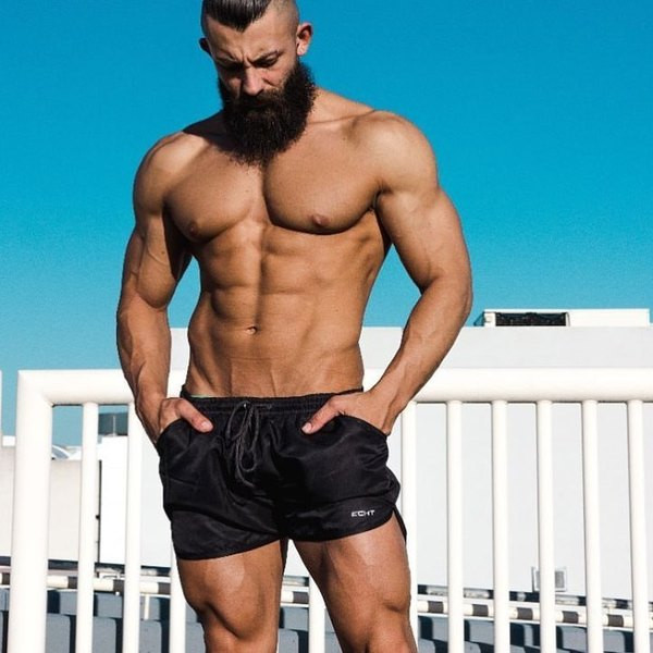 Sport és alkalmi férfi nadrág három színben nyakkendőben felirattal