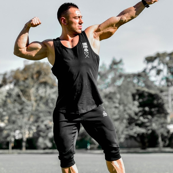 Мъжки къси панталони в няколко цвята с бродерия