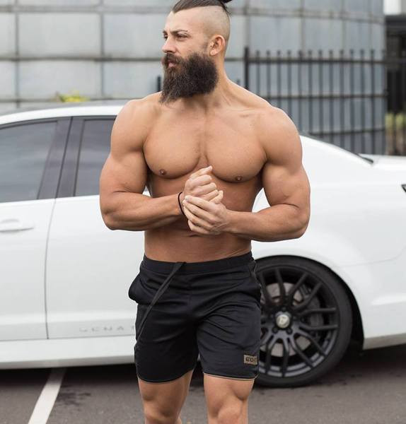 Pantaloni scurți sport pentru bărbați în mai multe culori cu inscripție