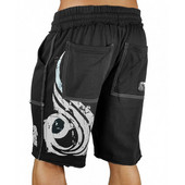 Pantaloni scurți moderni pentru bărbați cu aplicații și buzunare