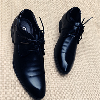 Κομψά ανδρικά παπούτσια σε μαύρο χρώμα με τρουξ