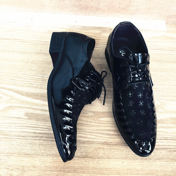 Pantofi formali pentru bărbați în negru cu șireturi