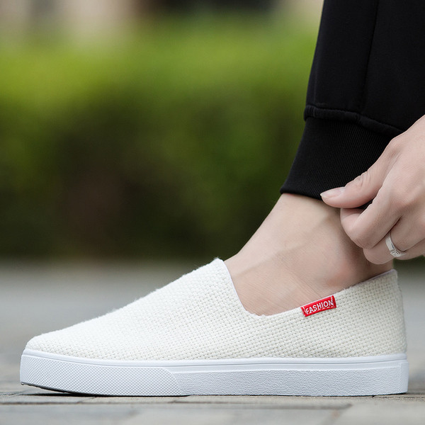 Mocasini sportivi si eleganti pentru barbati in negru, alb si bej