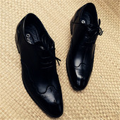 Pantofi moderni pentru bărbați în negru cu șireturi