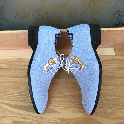 Κομψά ανδρικά υποδήματα σε διαφορετικά χρώματα και δεσμούς