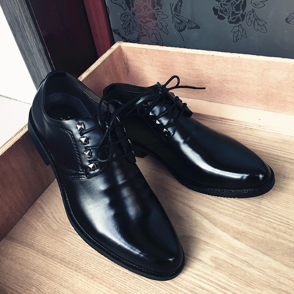 Pantofi clasici pentru bărbați cu șireturi în negru