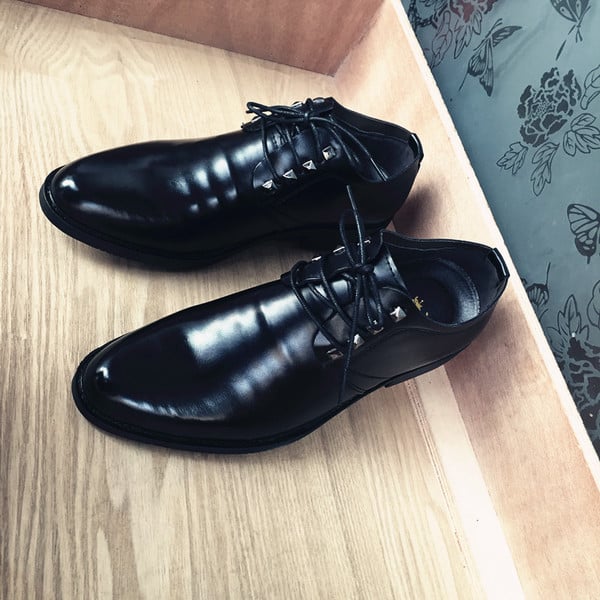 Pantofi clasici pentru bărbați cu șireturi în negru